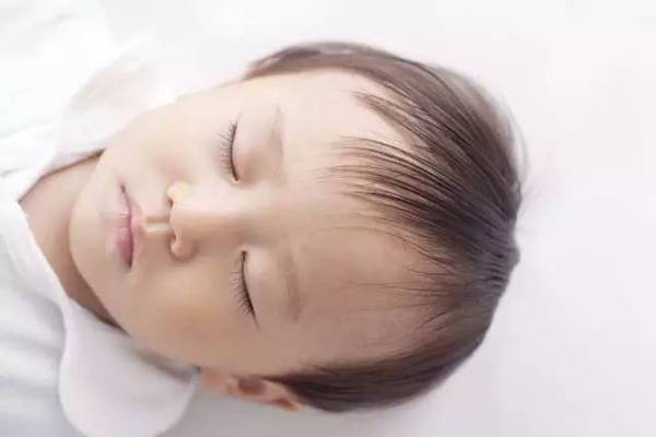 宝宝出汗多 宝妈要知道的原因