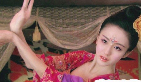 历史中国四大美女羞花指的是谁(古代四大美女中有羞花之称的是杨玉环)  3