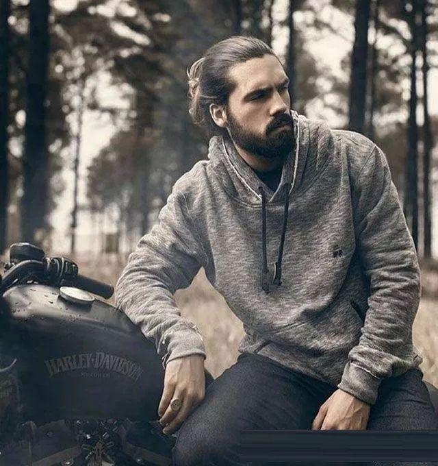 男人两边剪短，19年男士发型试试这几款？