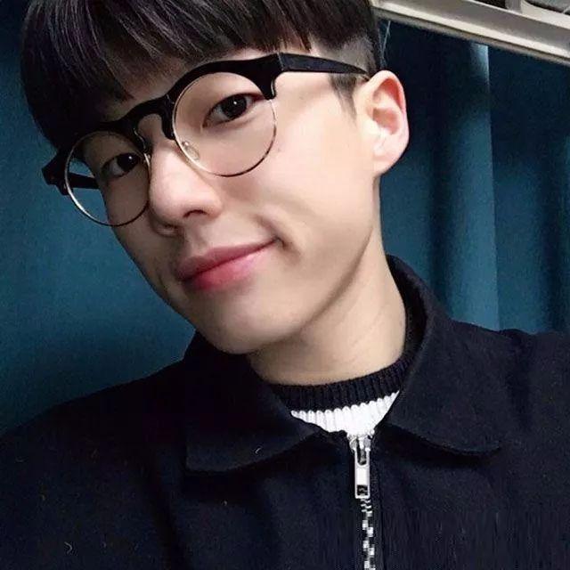 男人两边剪短，19年男士发型试试这几款？
