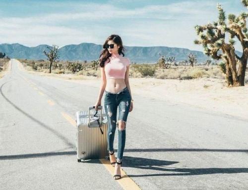 川藏线上穷游女举着的暗语是什么意思？为何会选择用一些暗语呢？