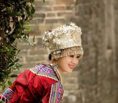 去苗寨旅游，为什么说再便宜也不要买银饰？导游说出了原因！