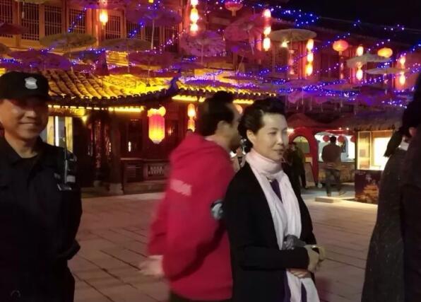李双江梦鸽夫妇近照曝光 外出游玩晋香祈福