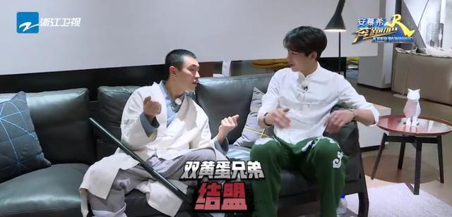 《奔跑吧》撕名牌的101种方法