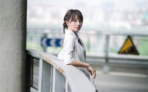跟女朋友吵架怎么化解尴尬