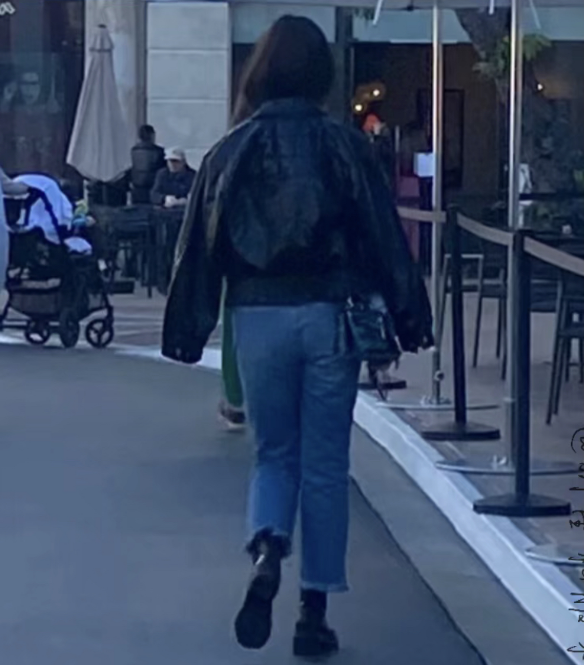 惊艳!刘亦菲现身美国富人区 网友爆料:或将在美长期发展!