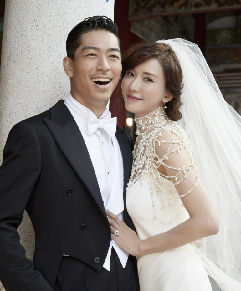 黑泽良平简介: 41岁黑泽良平大晒胸肌人鱼线,林志玲嫁到日本3年,过得怎么样?