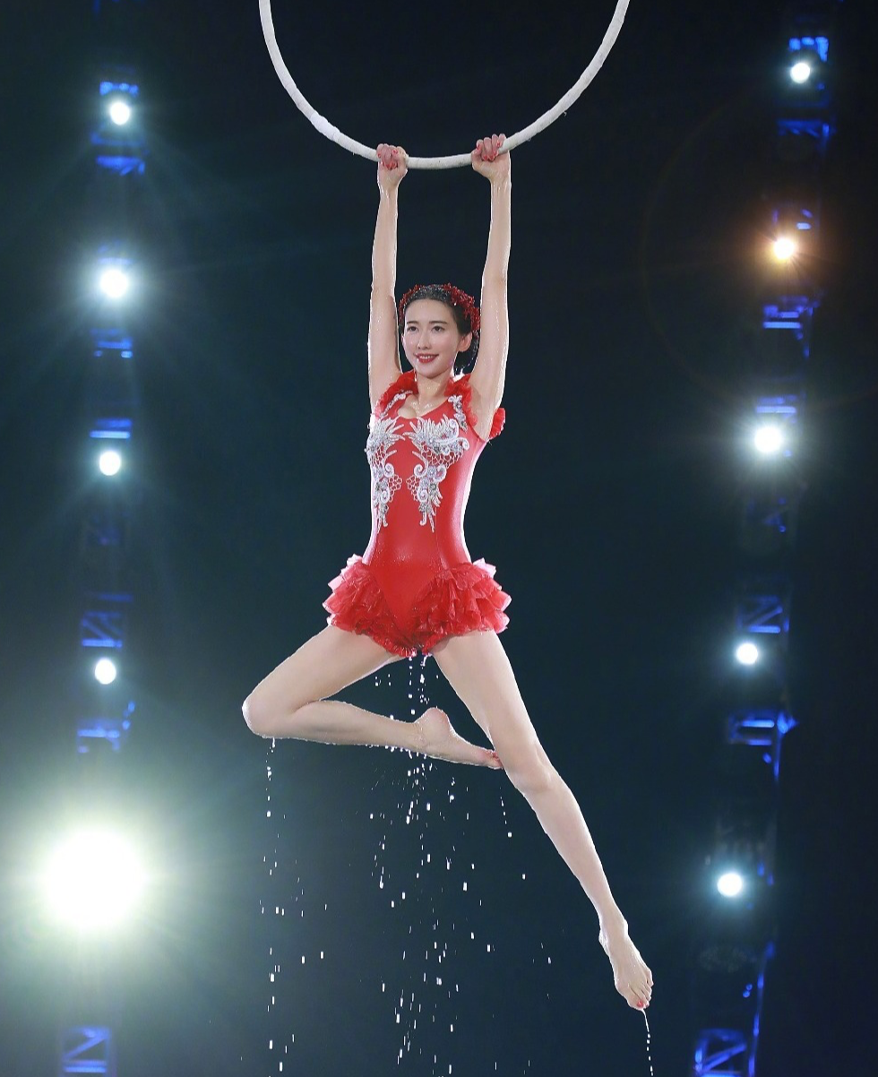 黑泽良平简介: 41岁黑泽良平大晒胸肌人鱼线,林志玲嫁到日本3年,过得怎么样?