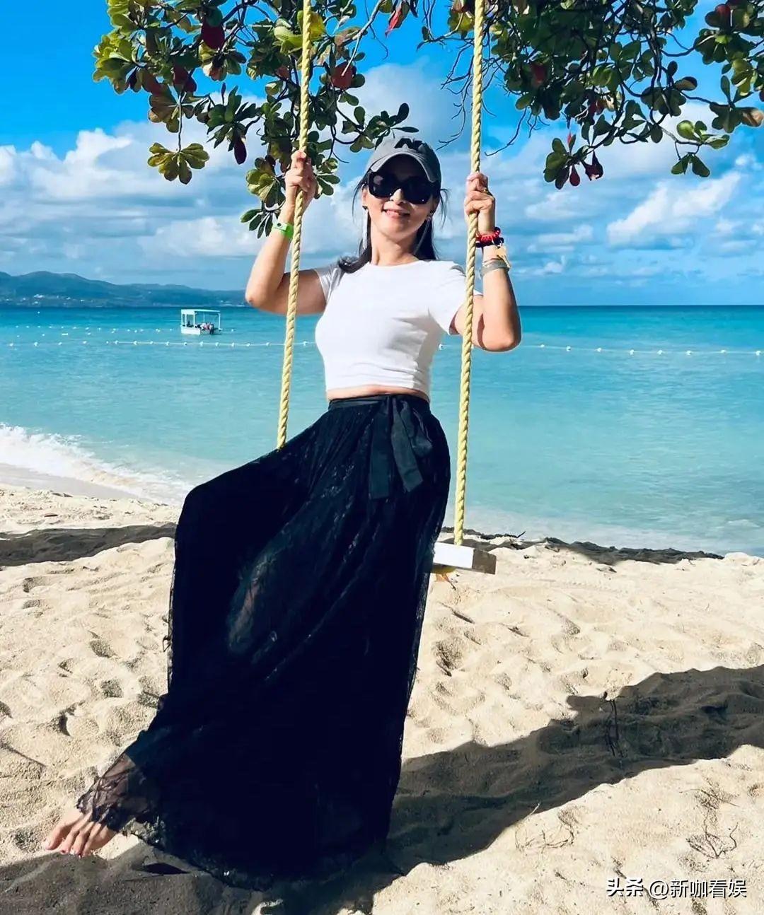 与黄志忠离婚11年的何音,如今彻底放飞,国外生活太惬意!