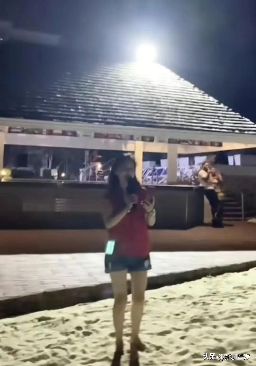 与黄志忠离婚11年的何音,如今彻底放飞,国外生活太惬意!