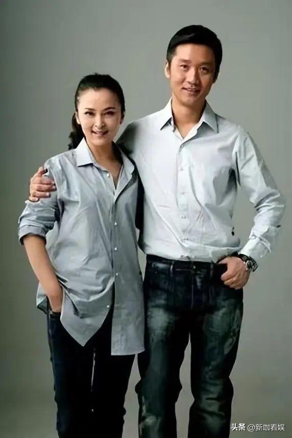 与黄志忠离婚11年的何音,如今彻底放飞,国外生活太惬意!