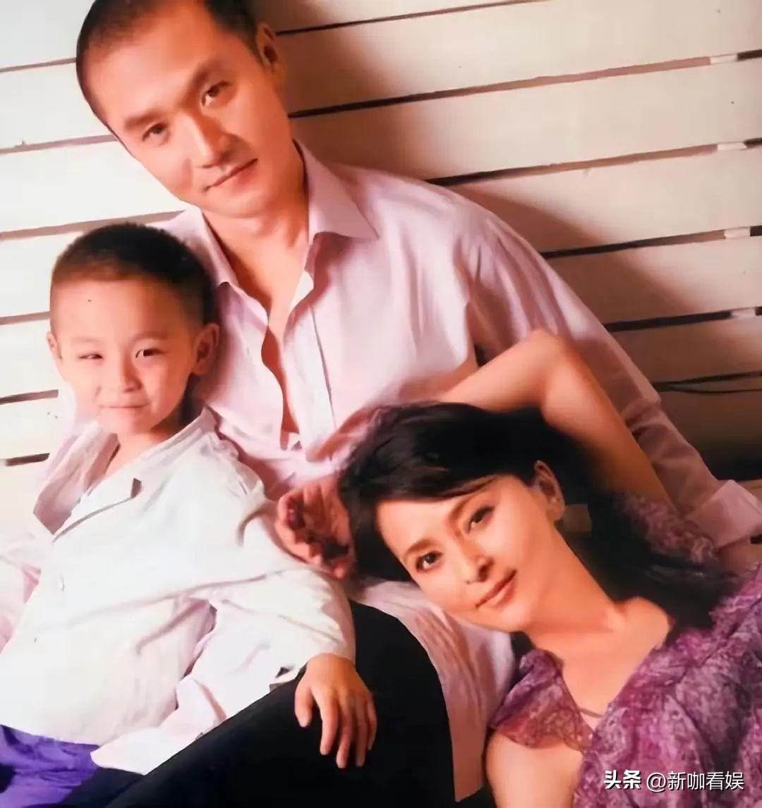 与黄志忠离婚11年的何音,如今彻底放飞,国外生活太惬意!