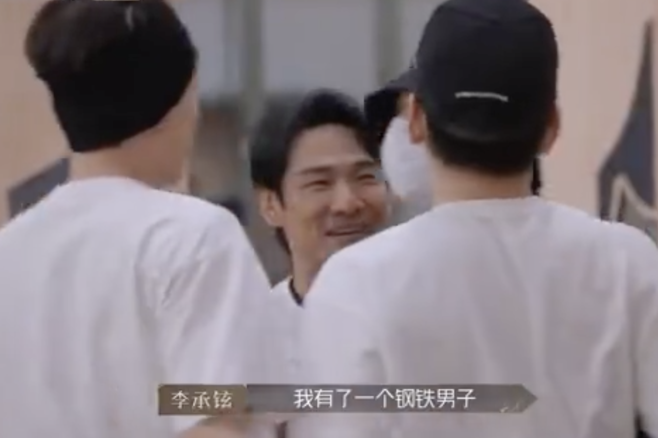 戚薇二胎产后未瘦至90斤压力大,脱发严重头皮抢镜,发际线上移