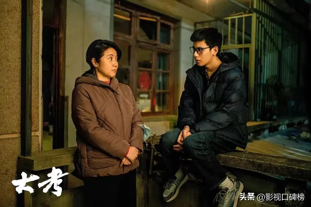 把目光从胡先煦、荣梓杉身上收一收,《大考》最惊艳的是这对夫妻