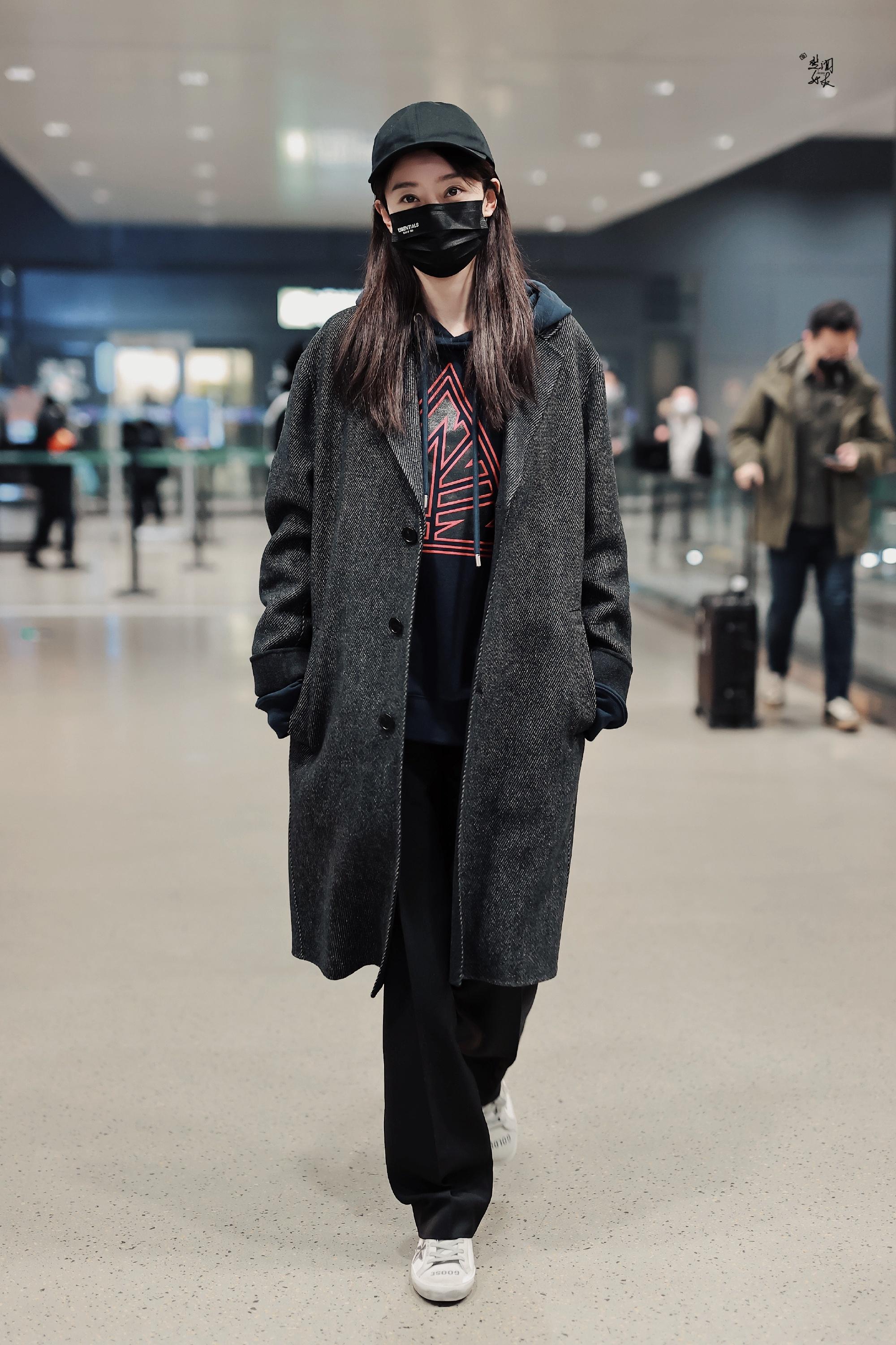 看了那么多明星穿大衣,还是张小斐最合我眼,简约又高级,好看