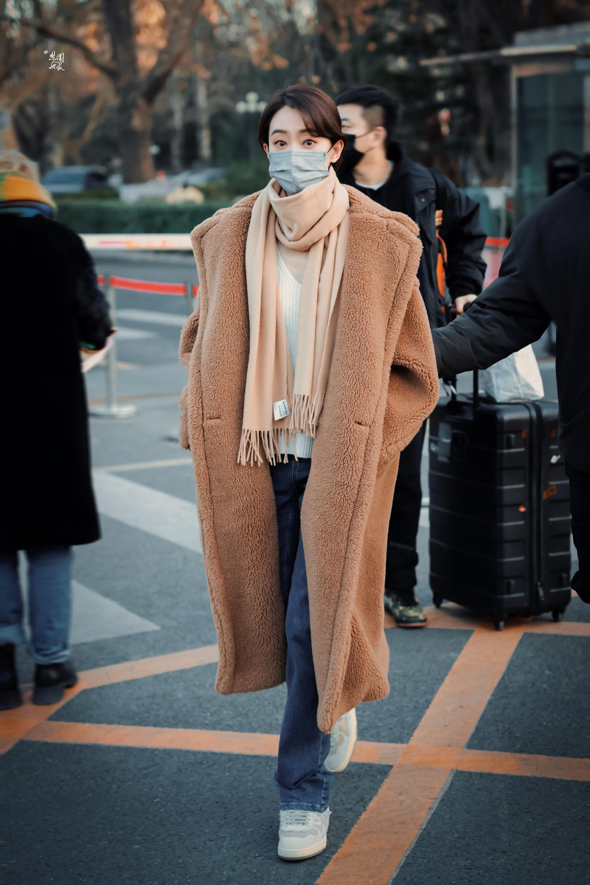 看了那么多明星穿大衣,还是张小斐最合我眼,简约又高级,好看