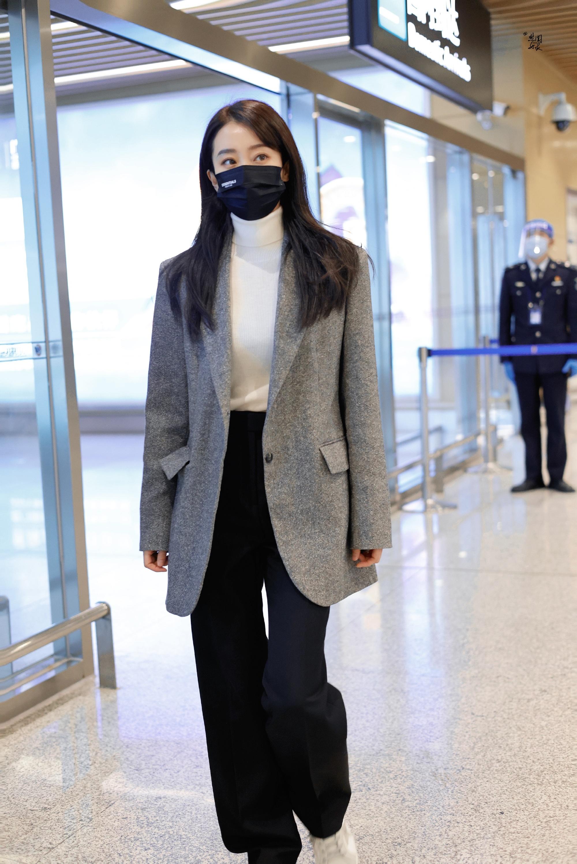 看了那么多明星穿大衣,还是张小斐最合我眼,简约又高级,好看