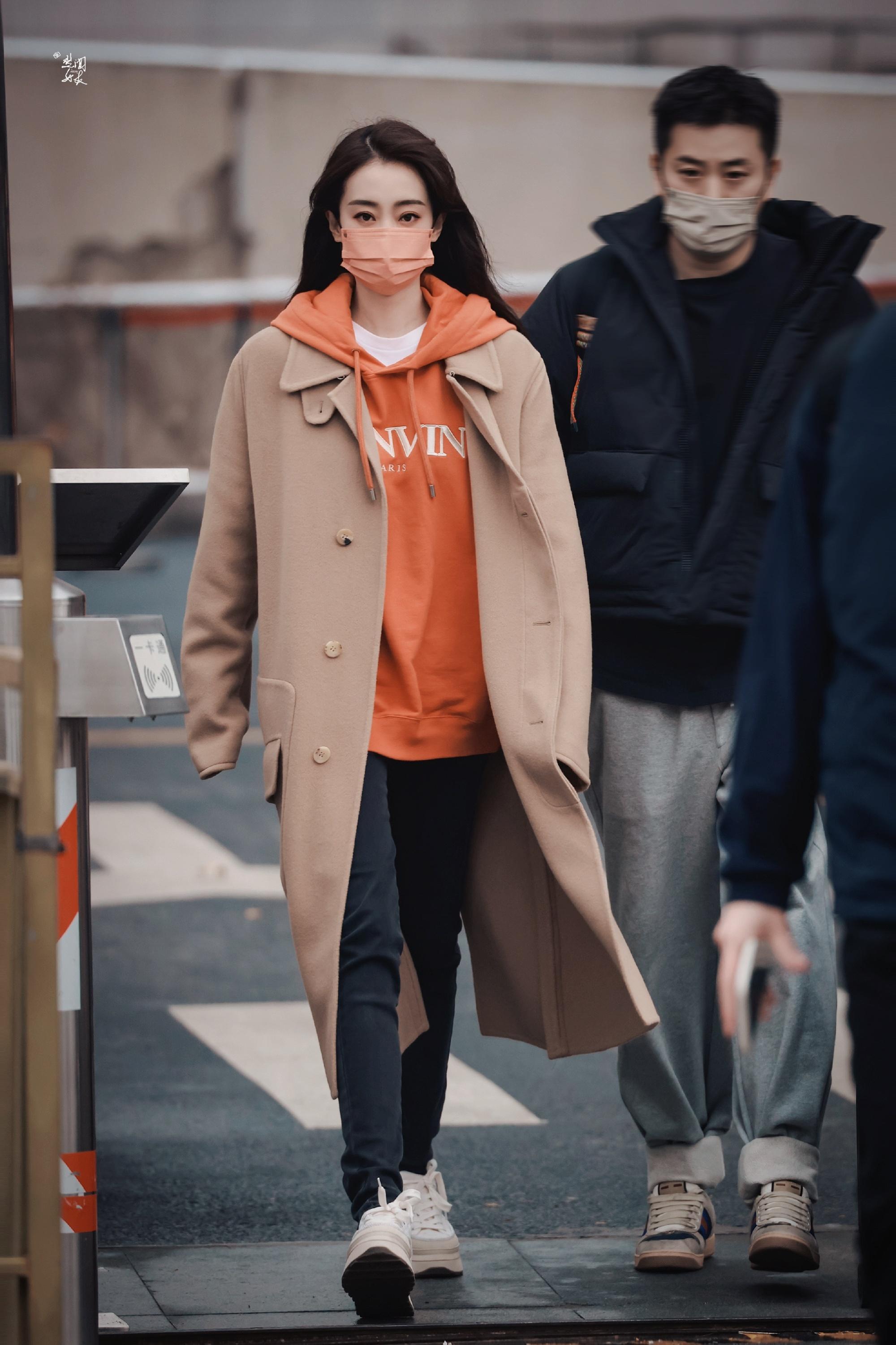 看了那么多明星穿大衣,还是张小斐最合我眼,简约又高级,好看