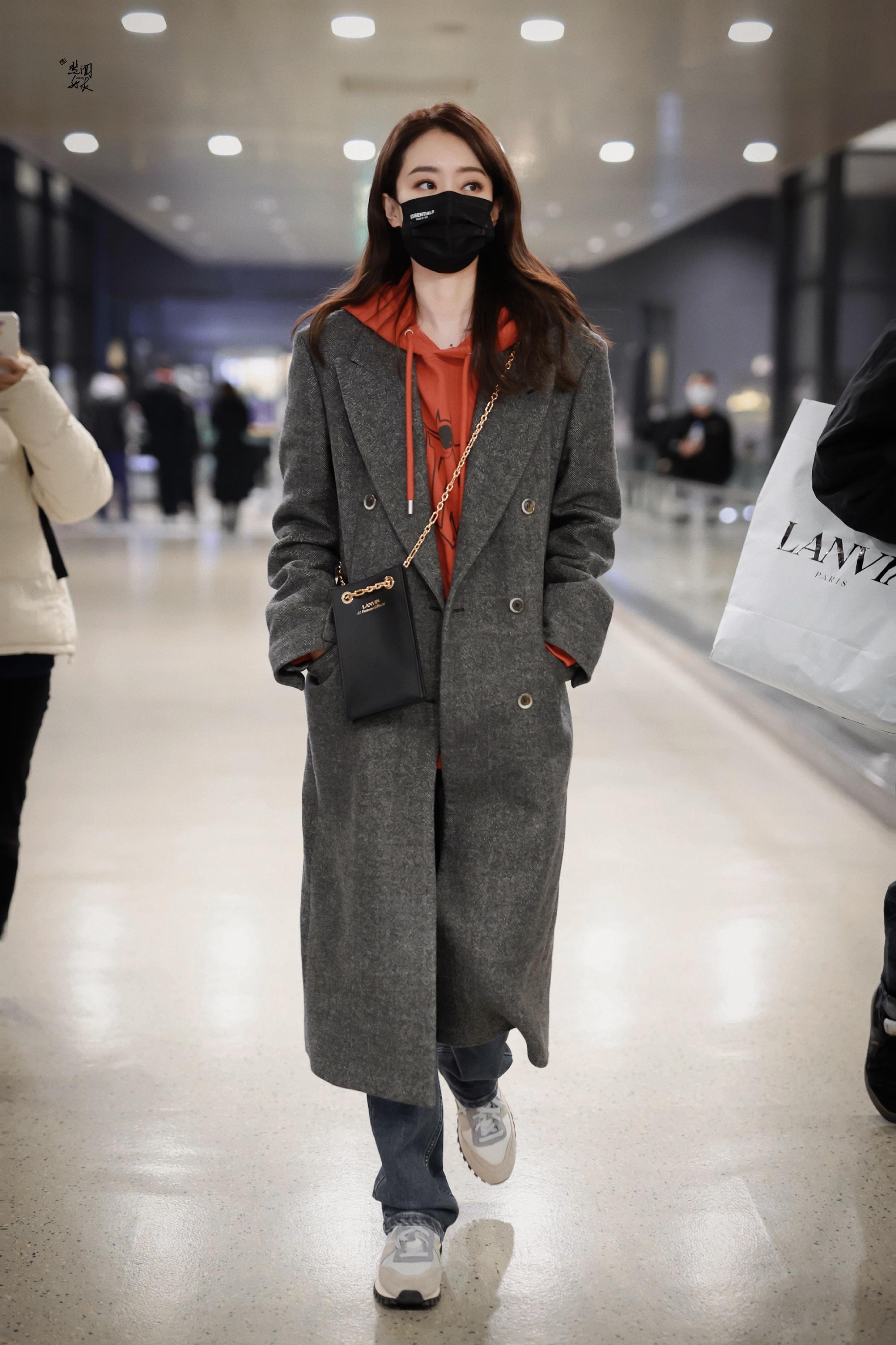 看了那么多明星穿大衣,还是张小斐最合我眼,简约又高级,好看