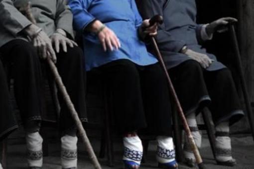 我国最后的三寸金莲老人是谁?中国最后的小脚老人