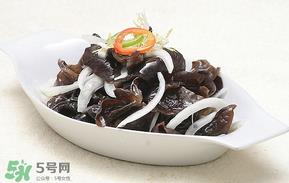 洋葱和木耳可以一起吃吗？洋葱可以和木耳一起炒吗？