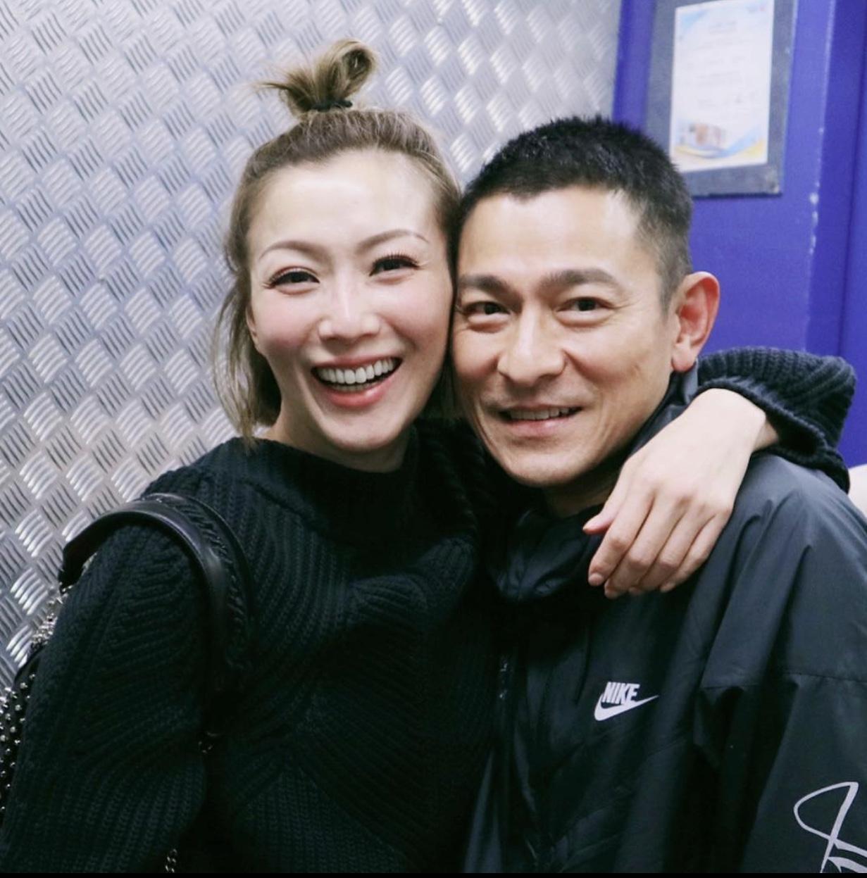 刘德华老婆是谁(刘德华首次长谈老婆朱丽倩：我欠她一个婚礼)