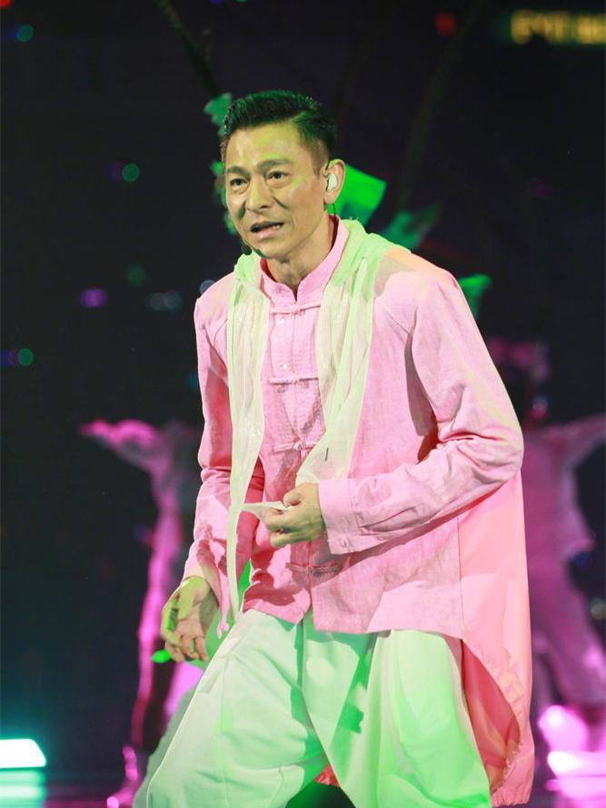 刘德华老婆是谁(刘德华首次长谈老婆朱丽倩：我欠她一个婚礼)