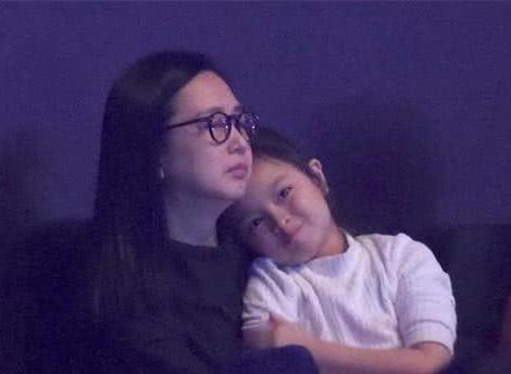 刘德华老婆是谁(刘德华首次长谈老婆朱丽倩：我欠她一个婚礼)