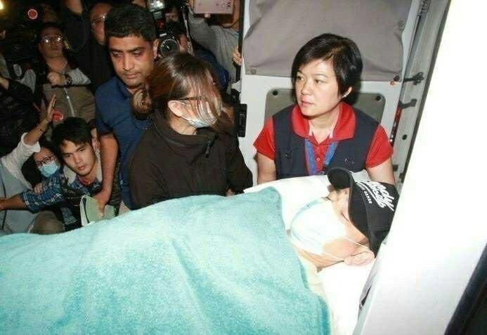 刘德华老婆是谁(刘德华首次长谈老婆朱丽倩：我欠她一个婚礼)