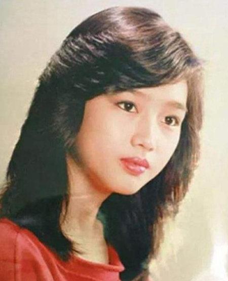刘德华老婆是谁(刘德华首次长谈老婆朱丽倩：我欠她一个婚礼)