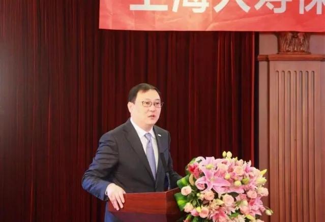董卿的老公是谁，春雷：靠前妻赚大钱，如今却失联、成老赖，疑似被抓过