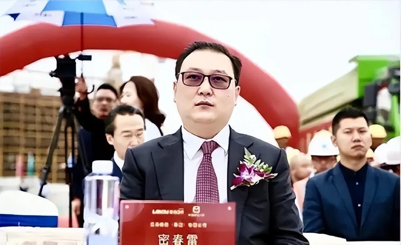 董卿的老公是谁，春雷：靠前妻赚大钱，如今却失联、成老赖，疑似被抓过