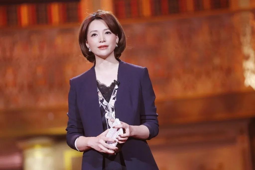 董卿的老公是谁，春雷：靠前妻赚大钱，如今却失联、成老赖，疑似被抓过