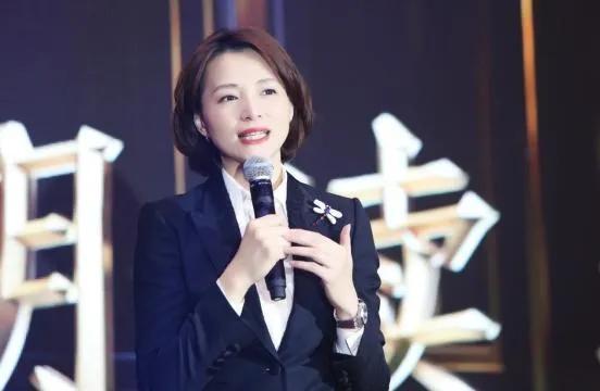 董卿的老公是谁，春雷：靠前妻赚大钱，如今却失联、成老赖，疑似被抓过