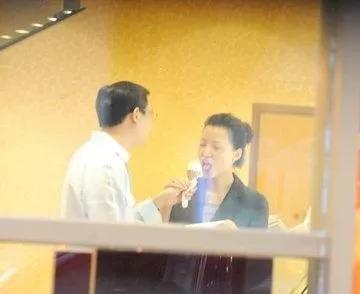 董卿的老公是谁，春雷：靠前妻赚大钱，如今却失联、成老赖，疑似被抓过