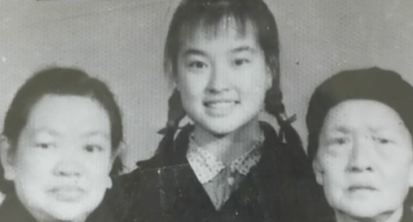 一代传奇影后刘晓庆，四婚嫁富豪被宠成宝，无儿无女亦幸福美满