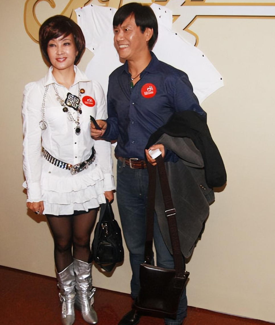 一代传奇影后刘晓庆，四婚嫁富豪被宠成宝，无儿无女亦幸福美满