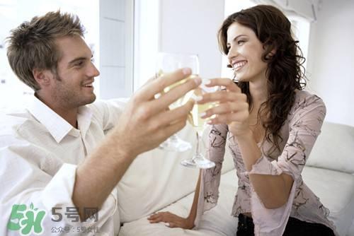 夫妻如何保持新鲜感?调情小技巧激发你的性欲 夫妻如何保持新鲜感?调情小技巧激发你的性欲