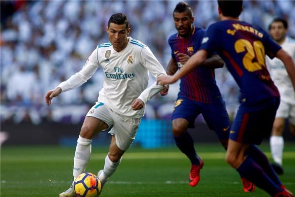 踢足球和打篮球哪个累 足球更费体力 踢足球和打篮球哪个累 足球更费体力