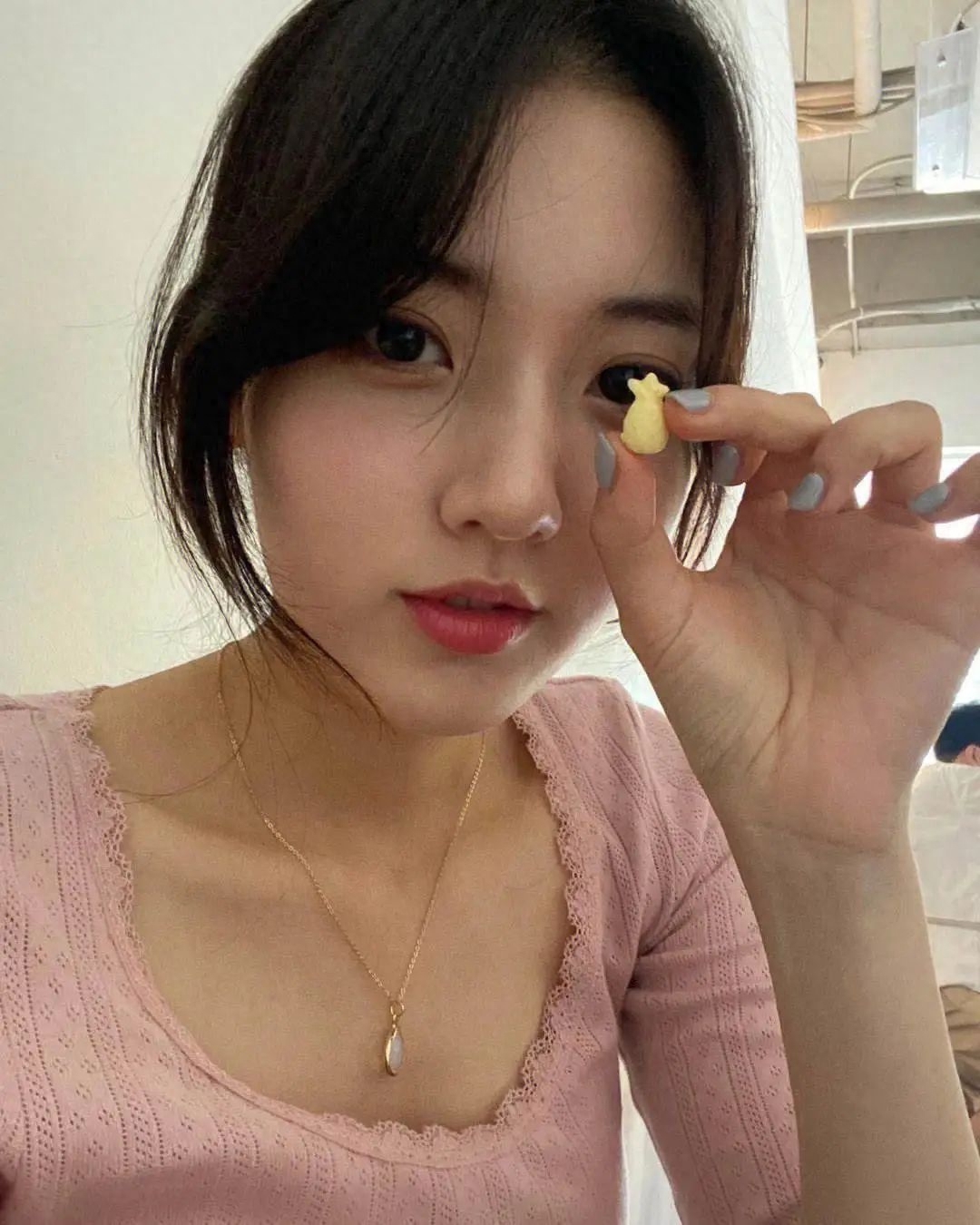郑多彬的个人资料  她被称为“南韩最美童星”，00后 肤白貌美酷似徐璐