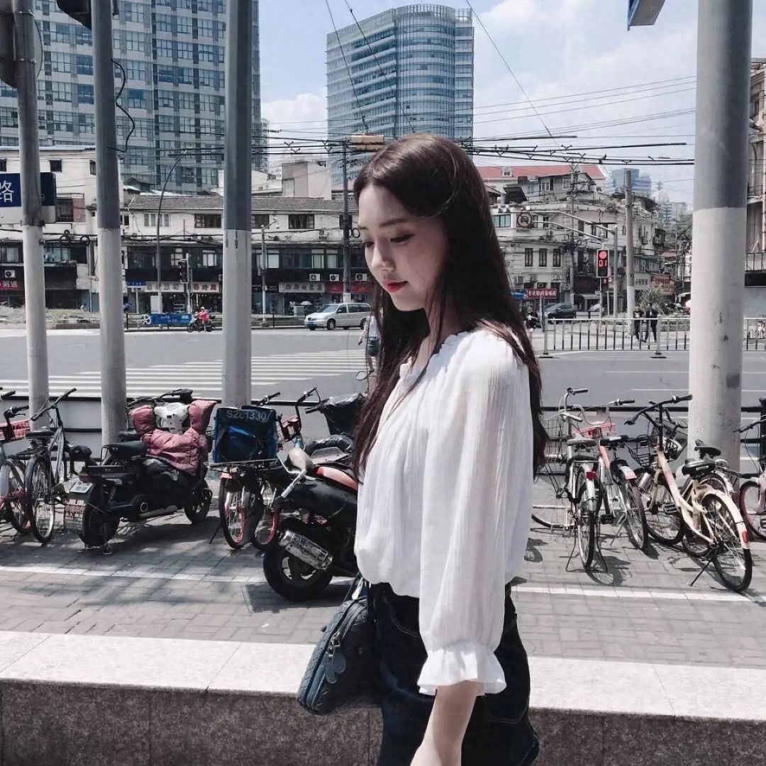郑多彬的个人资料  她被称为“南韩最美童星”，00后 肤白貌美酷似徐璐