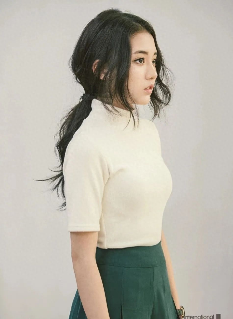 郑多彬的个人资料  她被称为“南韩最美童星”，00后 肤白貌美酷似徐璐