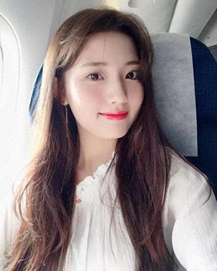 郑多彬的个人资料  她被称为“南韩最美童星”，00后 肤白貌美酷似徐璐