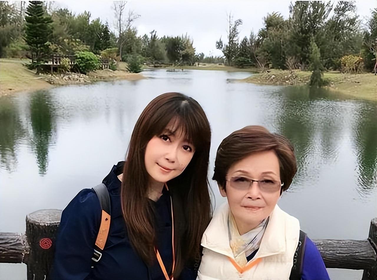 孟庭苇个人资料简介身高（孟庭苇：两度痛失亲人，离婚后独自抚养儿子，前夫却不放过她）