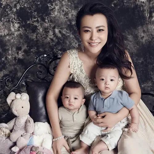 郝蕾：二婚嫁普通老公，生下双胞胎，离婚后生活状况如何？