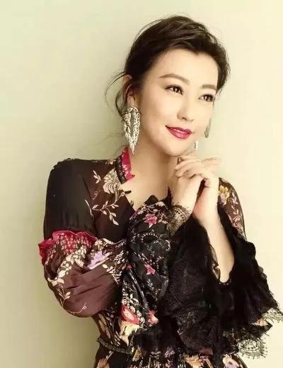 郝蕾：二婚嫁普通老公，生下双胞胎，离婚后生活状况如何？