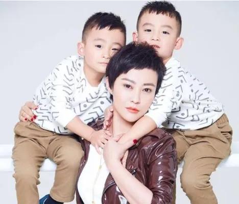 郝蕾：二婚嫁普通老公，生下双胞胎，离婚后生活状况如何？