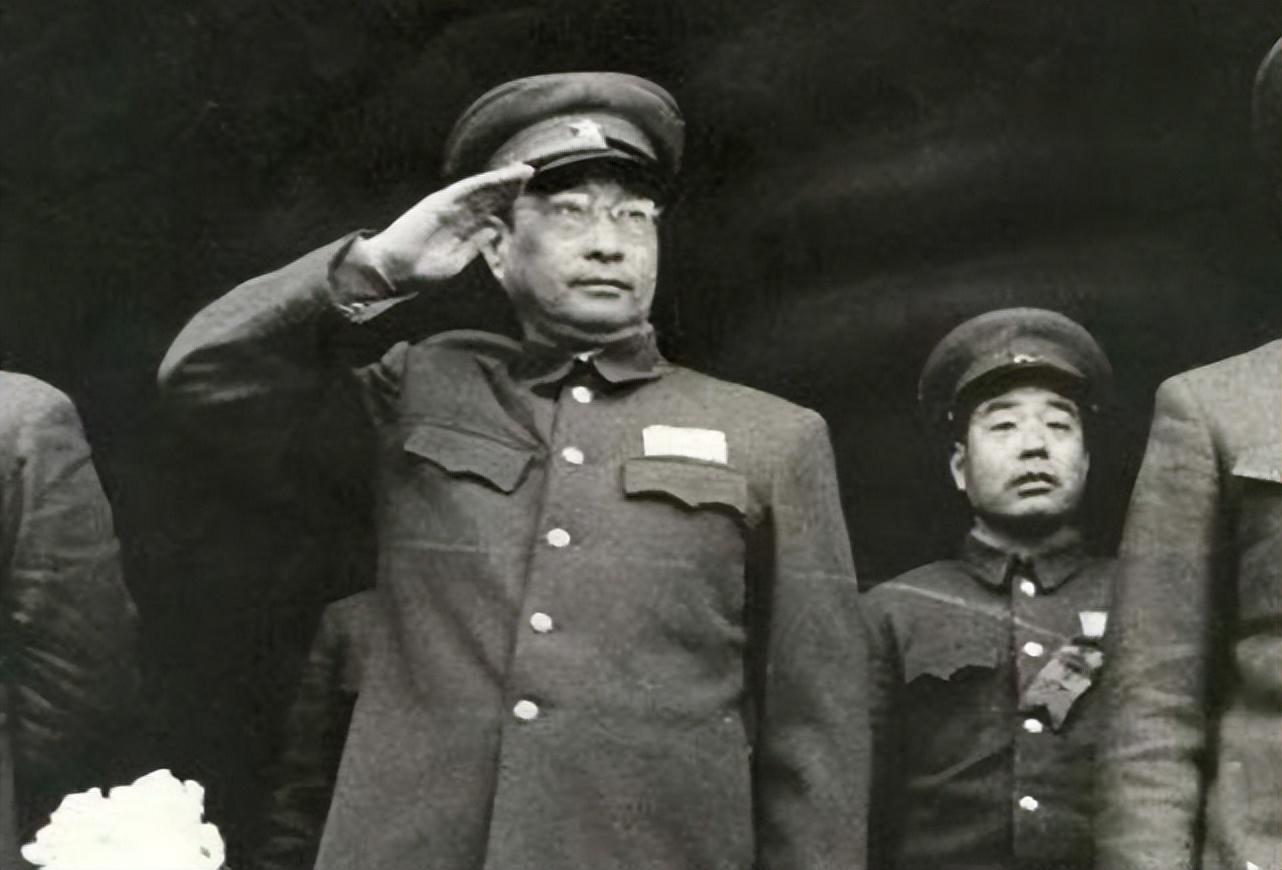 马龙个人资料简介及家世（穷小子身经百战成开国少将，屡当敢死队长不死，却死于车祸）