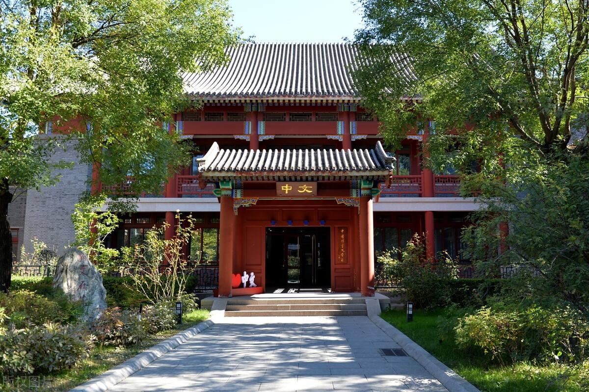 曹文轩简介个人资料（曹文轩是一位成功的书商）