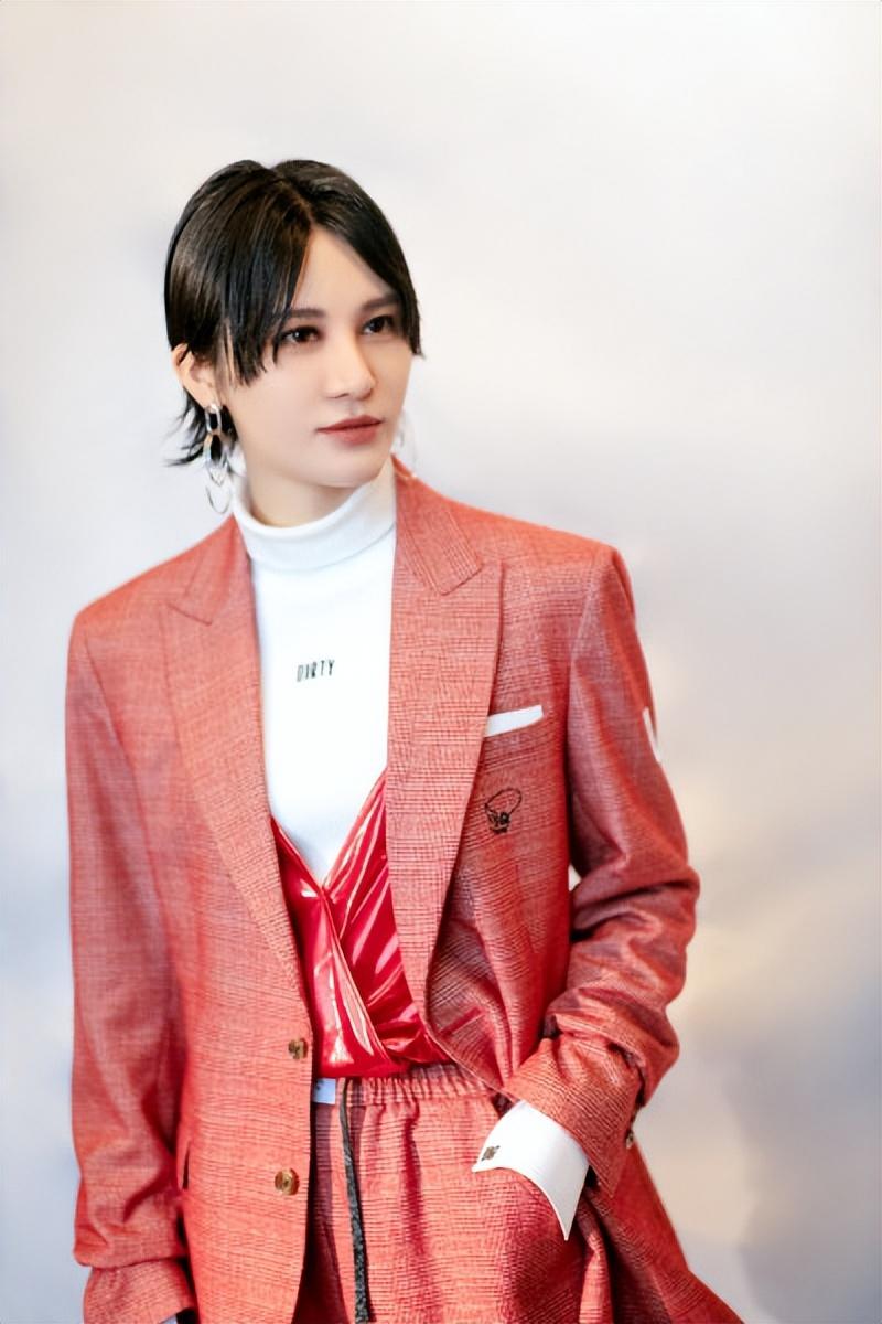 尚雯婕个人资料简介 “超女冠军”：早年父母离异，成名后是非不断，41岁仍未婚